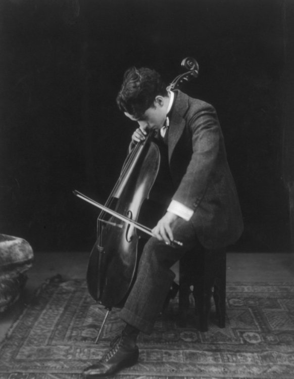 Charlie_Chaplin_playing_the_cello_1915.jpg